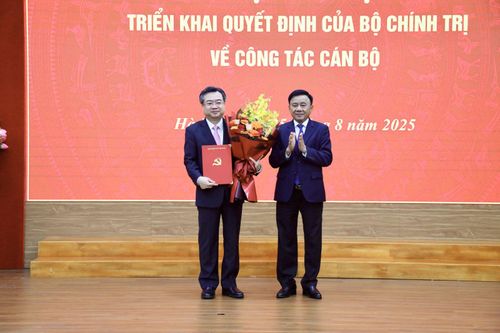 Trao quyết định ông Nguyễn Thanh Nghị làm Trưởng ban Chính sách, Chiến lược Trung ương