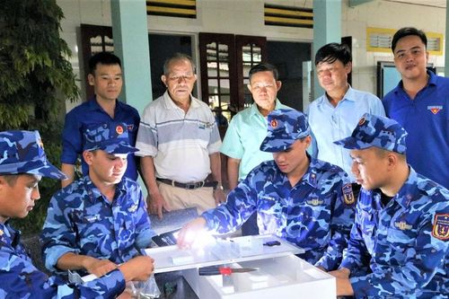 Đà Nẵng: Cảnh sát biển 2 tham gia chương trình 'Thắp sáng đường quê'
