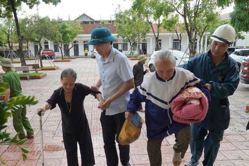Gần 13.000 người dân Hà Tĩnh đã được đưa đến nơi an toàn trước bão số 5
