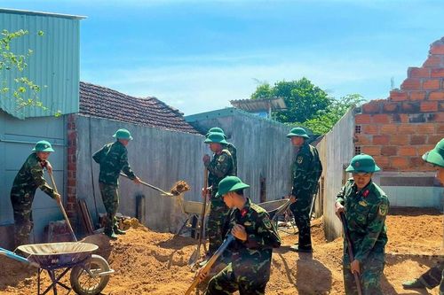 Gia Lai: Lữ đoàn 572 hỗ trợ hộ nghèo xóa nhà tạm