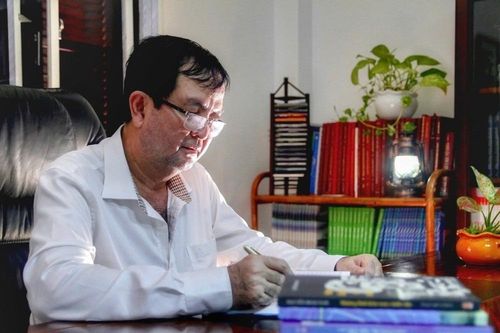 Chủ tịch Hội Tĩnh mạch TP.HCM viết văn để giữ đầu óc tỉnh táo