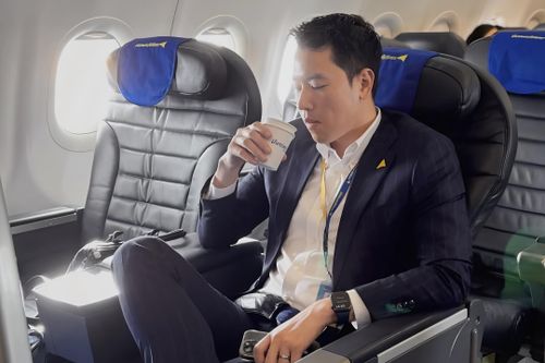 'Cơ trưởng trẻ nhất Việt Nam' bị chỉ trích khi nhậm chức giám đốc