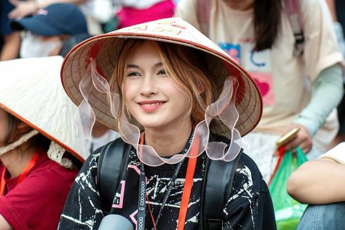 Dậy từ 4h sáng mỗi ngày, vượt nắng mưa tập xếp hình A80