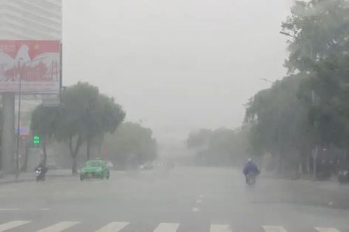 Nghệ An: hàng quán đóng cửa, đường phố thưa vắng trước bão số 5