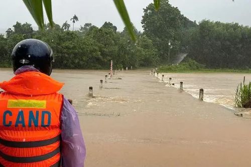 Hà Tĩnh: mưa lớn kéo dài, nhiều vùng bị chia cắt cục bộ
