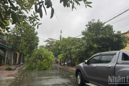 Bộ Xây dựng cập nhật tình hình ứng phó khẩn cấp bão số 5 và ảnh hưởng đến hạ tầng giao thông
