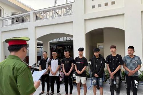 Khởi tố nhóm đối tượng vô cớ đánh người đi đường trọng thương