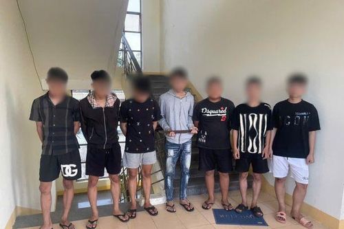 Nhóm 'sửu nhi' côn đồ