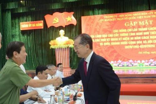 Lãnh đạo thành phố gặp mặt các đồng chí lão thành cách mạng, nguyên lãnh đạo cao cấp, tướng lĩnh nghỉ hưu