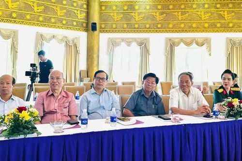 Nở rộ trại sáng tác văn học: Thiếu đổi mới về mô hình