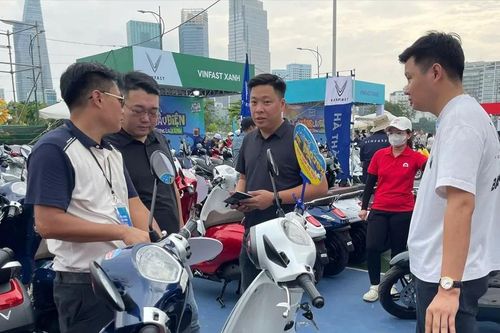 Sôi động thị trường xe máy điện