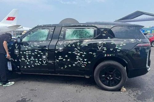 Xem SUV 'chủ tịch' VinFast Lạc Hồng 900 LX test khả năng chống đạn