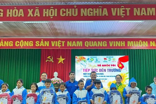 Tuổi trẻ Đà Nẵng 'Tiếp sức đến trường' cho học sinh vùng khó