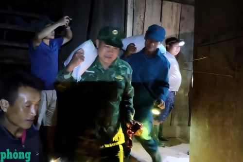 Các xã trên tuyến biên giới đất liền tỉnh Nghệ An sơ tán dân tránh nguy cơ sạt lở đất