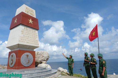 Người lính Biên phòng tận tụy, hết lòng vì dân trên vùng biển phía Tây Nam Tổ quốc