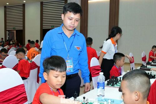 Hơn 560 kỳ thủ nhí tranh tài Giải Cờ vua Thiếu niên nhi đồng Nghệ An