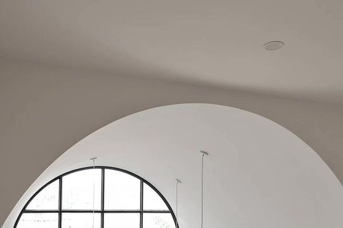 'Ốc đảo trắng' 67m2 đón ánh sáng giữa đô thị chật hẹp