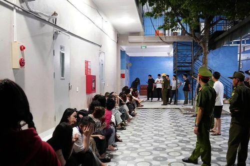 Phát hiện cơ sở kinh doanh karaoke ở Thanh Hóa sử dụng nữ tiếp viên dưới 16 tuổi