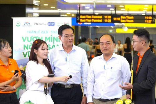 Livestream nông sản Vĩnh Long: Hơn 50 tấn tiêu thụ ngay trong ngày đầu tiên