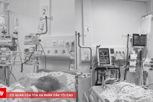 Vụ cha tạt xăng đốt vợ, con: Cha đã tử vong