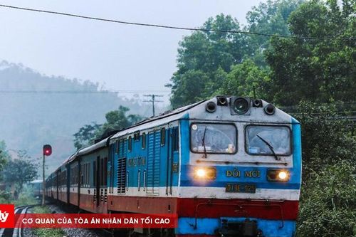 Tạm dừng chạy 3 chuyến tàu khách tuyến Bắc-Nam do ảnh hưởng của bão số 5