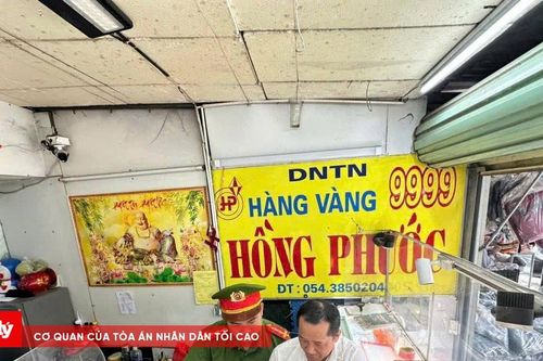 Vờ mua dưa rồi giật dây chuyền của người làm ruộng