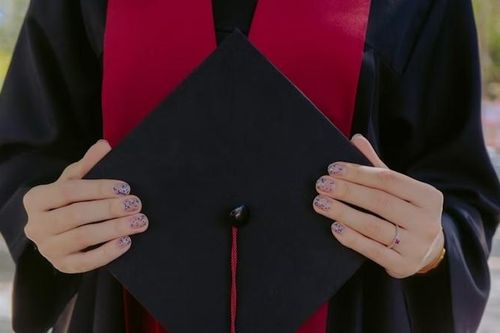 Giảng viên bị đình chỉ vì nộp chứng chỉ kinh nghiệm giả để trúng tuyển