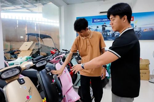 Người dân TPHCM đổ xô mua xe điện sau đề án chuyển đổi xe máy xăng