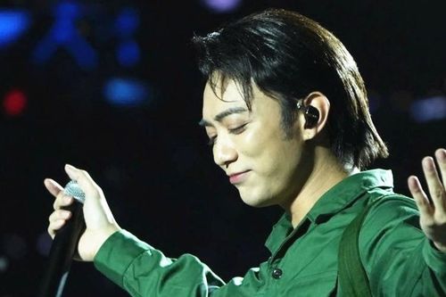 Concert 'Sao nhập ngũ': Diễu binh trên sân khấu, Thiếu tá Long bất ngờ 'bắn' rap