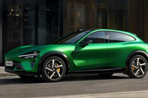 CEO Xiaomi bất ngờ kêu gọi khách hàng mua xe đối thủ Tesla