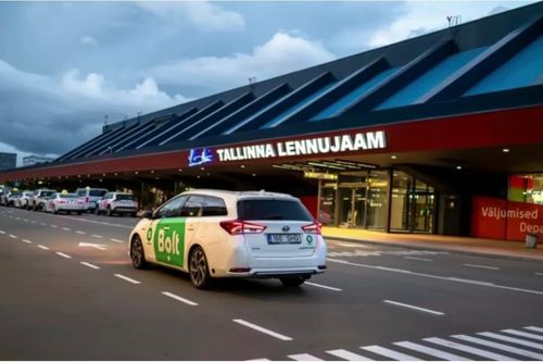 Máy bay chở khách du lịch Nga hạ cánh khẩn cấp xuống Estonia