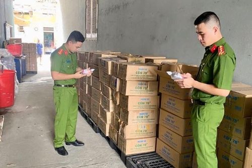 VKSND tỉnh Hà Tĩnh phê chuẩn khởi tố bị can các đối tượng sản xuất, buôn bán cồn y tế giả