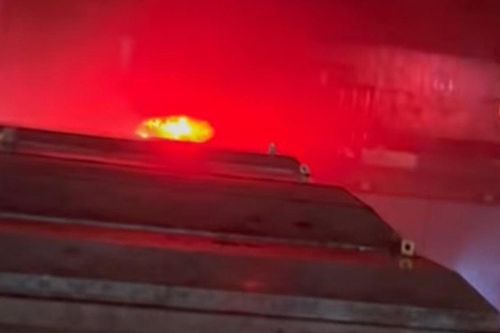 Kịp thời cứu người đàn ông mắc kẹt trong căn nhà bị tốc mái giữa bão số 5