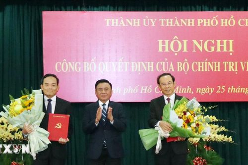 Lễ trao quyết định về công tác cán bộ cho đồng chí Trần Lưu Quang