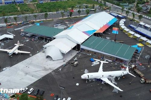 Dừng toàn bộ thi công tại Triển lãm thành tựu đất nước khi bão số 5 đổ bộ
