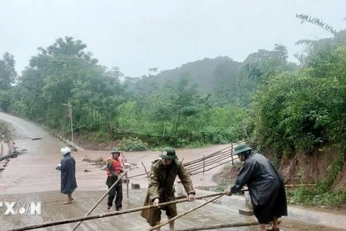 Quảng Trị: Bộ đội Biên phòng chốt chặn điểm ngập sâu, giữ an toàn cho nhân dân
