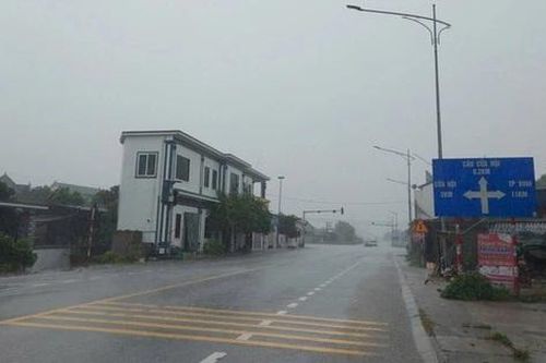 Điều chỉnh lộ trình, cấm phương tiện đi vào vùng tâm bão số 5 từ Thanh Hóa đến Quảng Trị