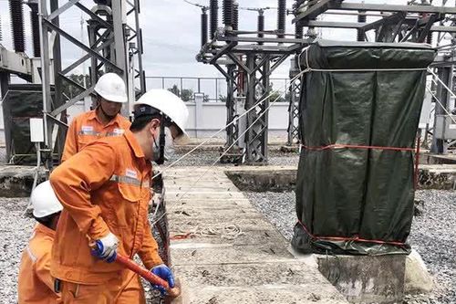 Ngành điện miền Trung khẩn cấp ứng phó bão số 5