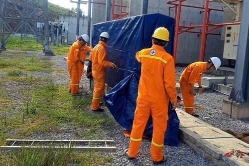 Ngành điện kích hoạt ứng phó khẩn cấp bão số 5