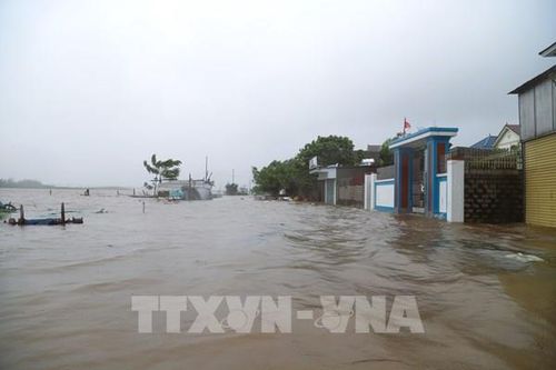 Mưa lớn kết hợp triều cường, nhiều nơi ở Nghệ An ngập nặng