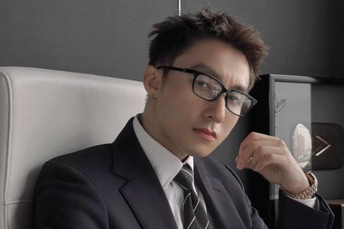 Chuyện gì đang xảy ra với Sơn Tùng?