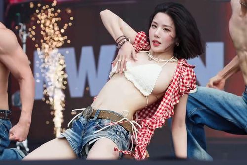 'Nữ thần waterbomb' Kwon Eun Bi nói về bộ đồ táo bạo gây tranh cãi