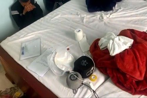 Kiểm tra đột xuất phòng nhà nghỉ, Công an phát hiện hành vi đáng xấu hổ của đôi nam nữ