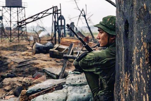 Đạo diễn Đặng Thái Huyền: 'Mưa đỏ' chỉ là một lát cắt, không thể truyền tải hết sự khốc liệt của chiến tranh