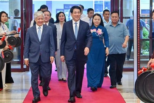 Phát huy vai trò, trí tuệ của cá nhân điển hình, doanh nhân và người Việt Nam ở nước ngoài