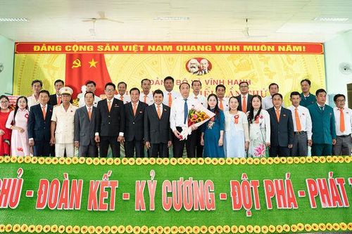 Phó Bí thư Tỉnh ủy An Giang Lâm Minh Thành dự Đại hội Đảng bộ xã Vĩnh Hanh