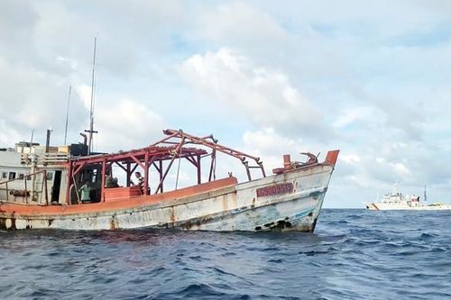 Vùng Cảnh sát biển 4 liên tiếp bắt giữ 3 tàu cá vận chuyển trái phép dầu DO