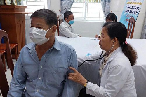 Tư vấn sức khỏe tim mạch miễn phí cho 300 người dân xã Mỹ Hòa Hưng