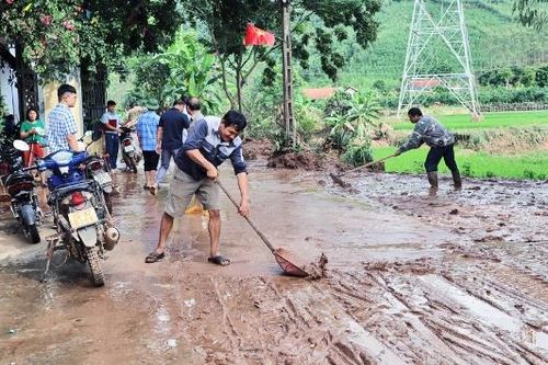 Bắc Ninh: Chung tay khắc phục môi trường sau mưa lũ