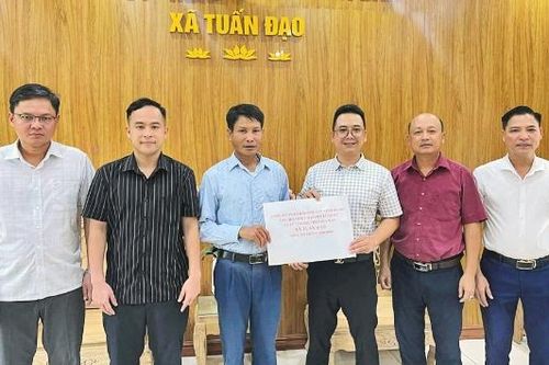 Tuấn Đạo: Một doanh nghiệp hỗ trợ 32 triệu đồng cho các hộ bị thiệt hại nặng do mưa lũ